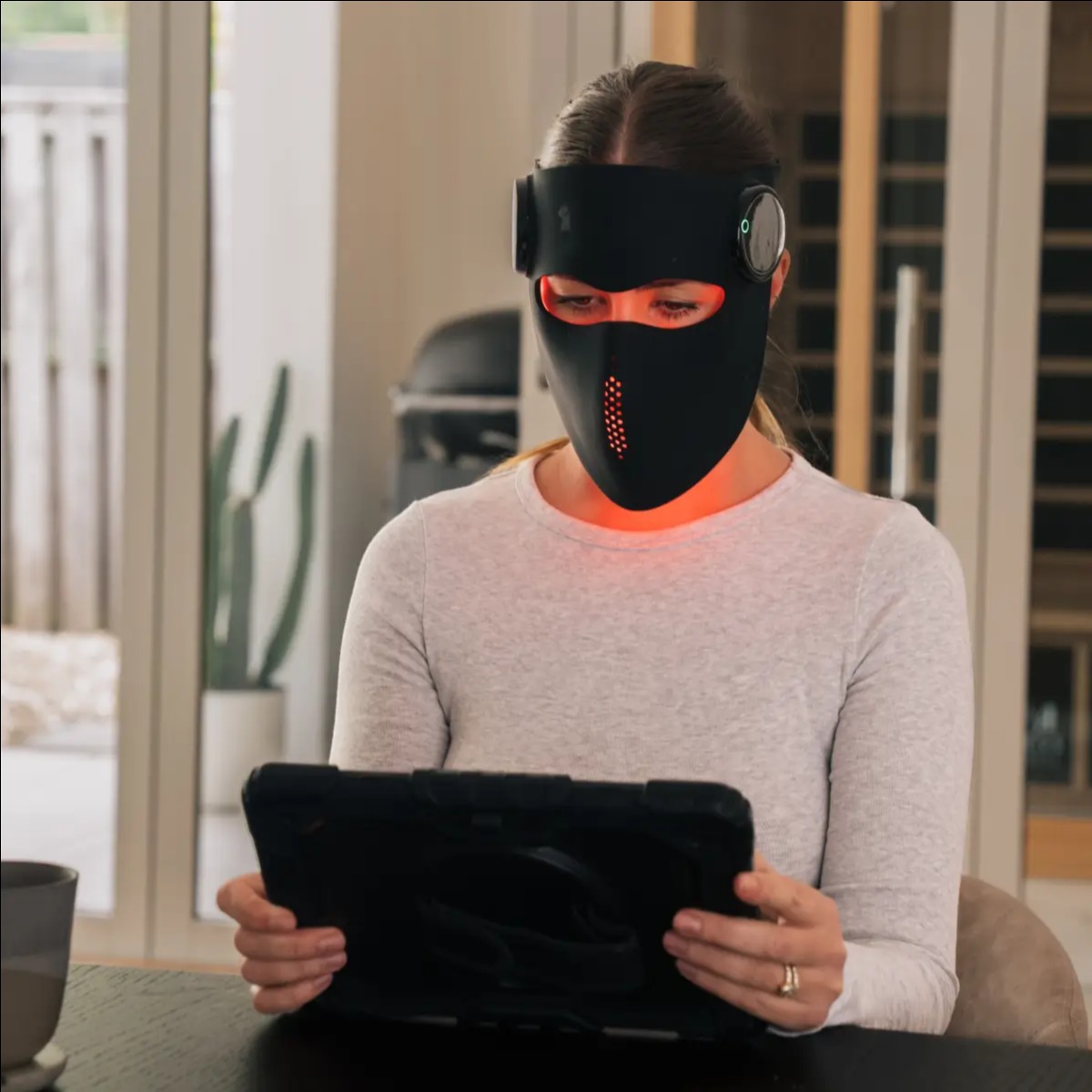 Kiva Red Light Mask - Black